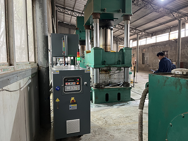 PVC電樁外殼生產熱壓機模溫機——應用案例
