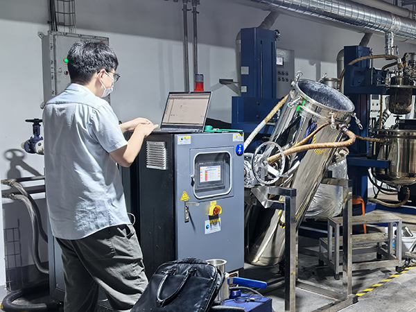 PP材料成型反應(yīng)釜油溫機